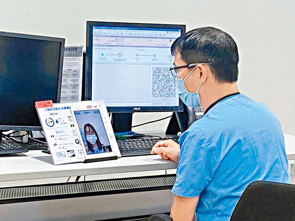 醫管局為新冠病人試行「遠程醫療」服務,接受醫生遙距視像診症及送藥。
