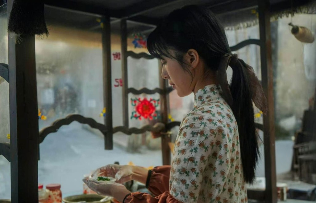 《给阿嬷的情书》女主角南枝在泰国经营“谢记无米粿”。