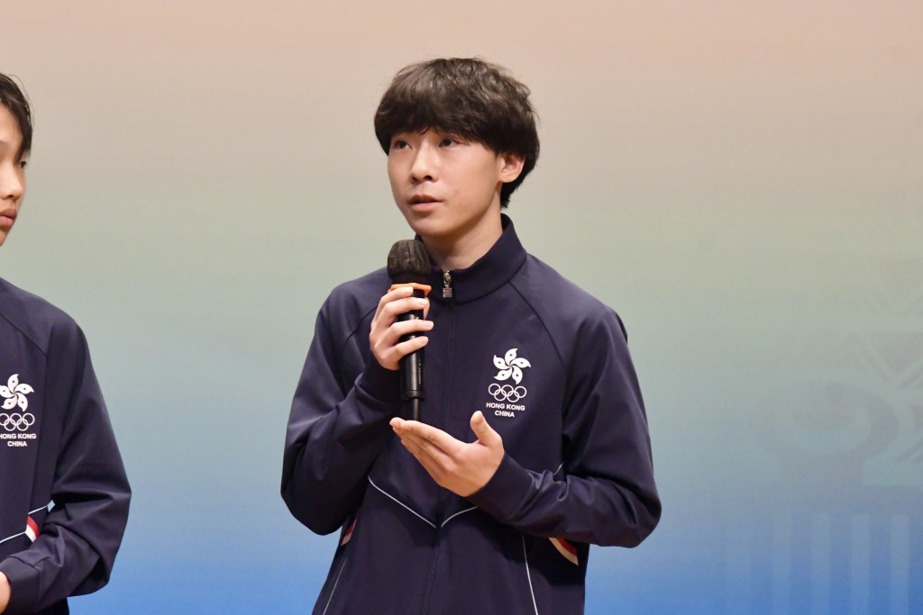 刚于爱知名古屋亚运男子花剑团体赛夺得银牌的17岁剑手何承谦，将紧接出战达卡青奥男子花剑个人赛。杨骏尧摄