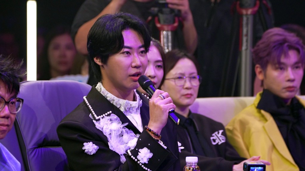 Yong Heo讚喬美莎Chelsea表情好引人注意。
