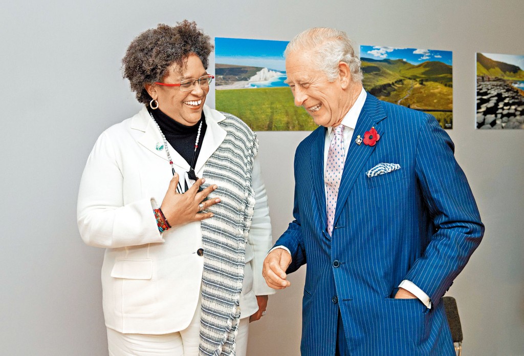 ■英国皇储查理斯月初在苏格兰举行的联合国气候大会期间，会见巴巴多斯女总理莫特利。