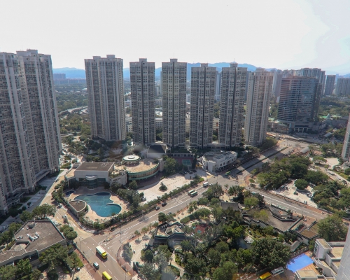 高層向東南單位,外望開揚內園景。