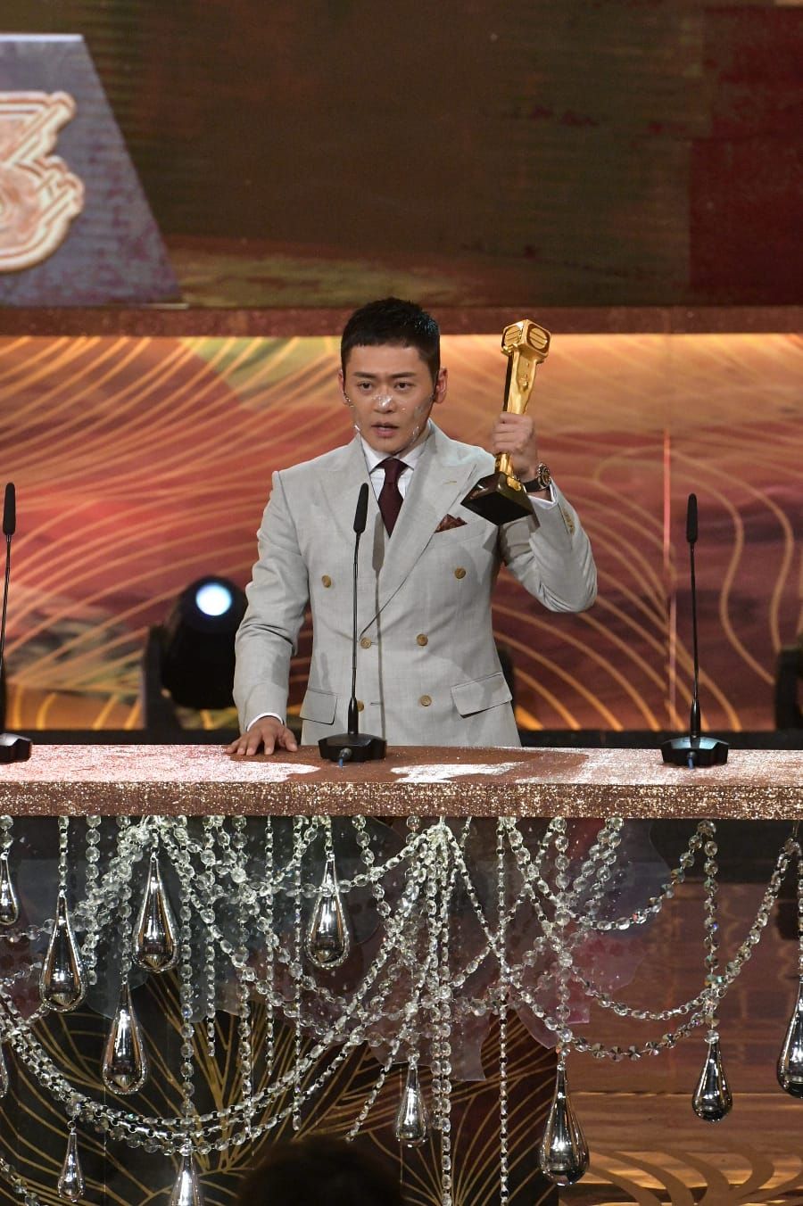 《反黑路人甲》为张振朗带来「最受欢迎电视男角色」奖项。