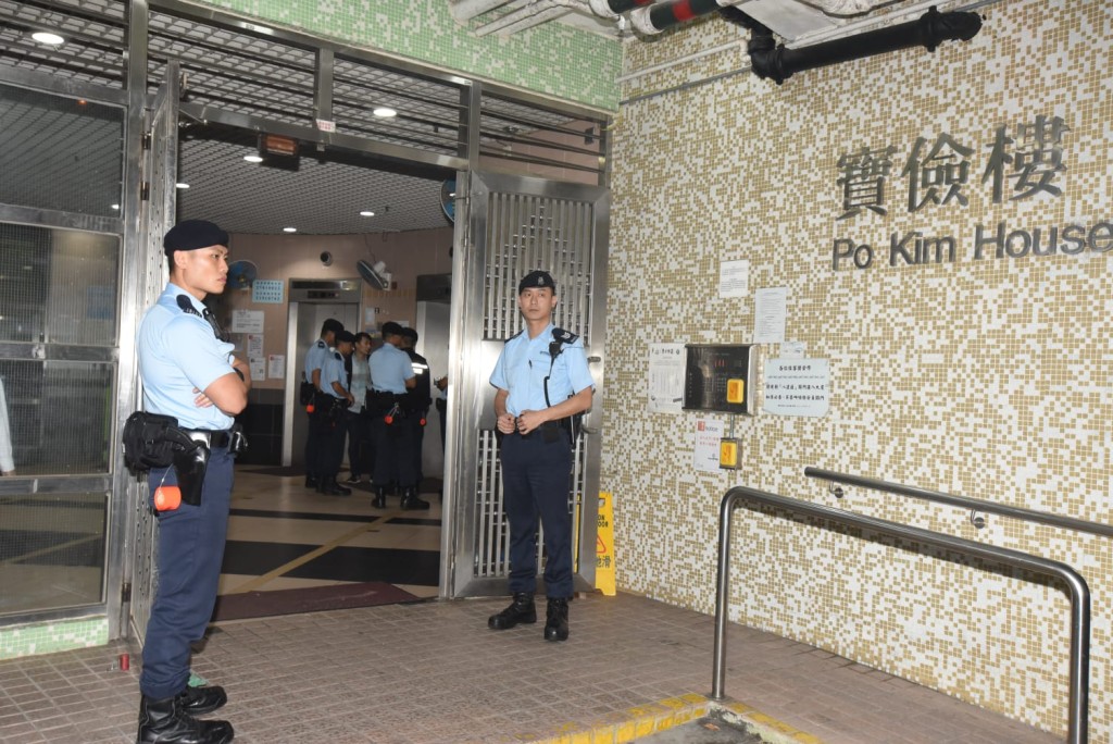 警方將會押疑犯到現場調查
