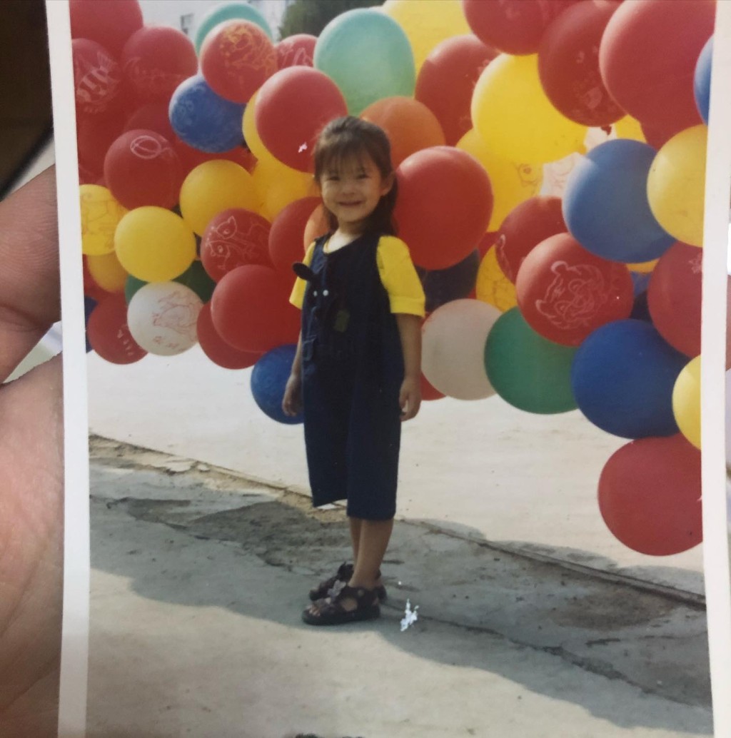 陈怡名的童年照。