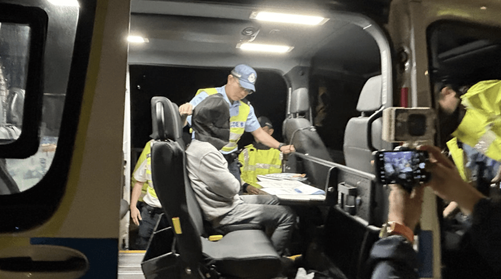 29歲男司機報稱無業，涉嫌「販運危險藥物」被捕，毒品總重量及市值仍待點算。蔡楚輝攝