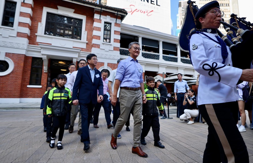 香港警隊180周年歷史暨道路安全展覽今日舉行開幕禮。