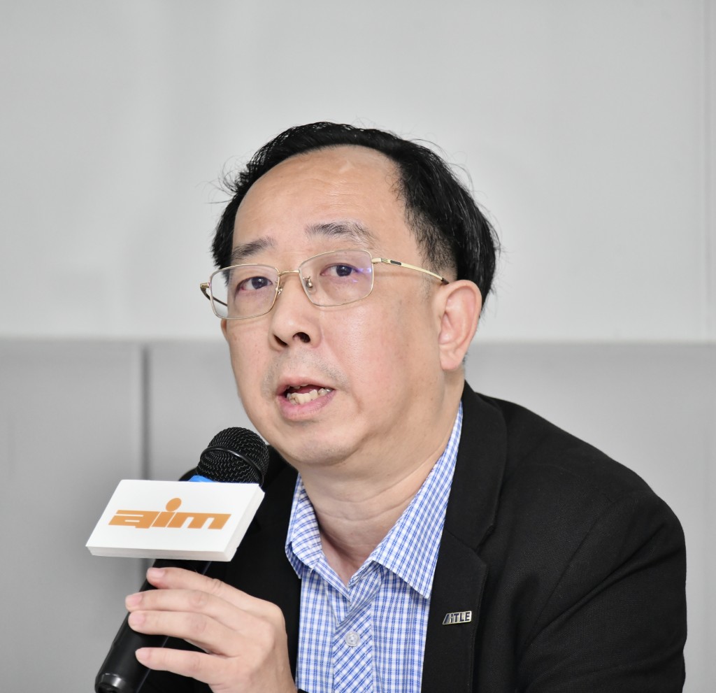 黃健威表示,培養AI素養需打破單一學科界線,透過跨學科協作與情境經驗學習來推動。 黃健威表示,培養AI素養需打破單一學科界線,透過跨學科協作與情境經驗學習來推動。