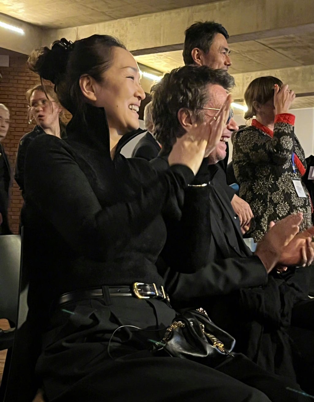 巩俐和其丈夫Jean-Michel Jarre也现身观众席。微博图