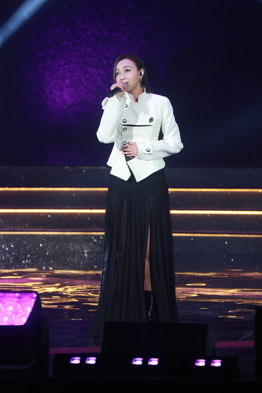 AGA(江海迦)在第46屆「十大中文金曲」頒獎典禮音樂會上,只獲得優秀流行歌手獎,她滿意自己表現。 AGA(江海迦)在第46屆「十大中文金曲」頒獎典禮音樂會上,只獲得優秀流行歌手獎,她滿意自己表現。