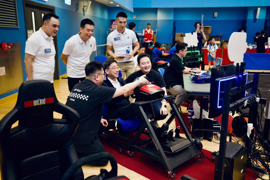 港島總區在警官會所舉行「Move安! 港島一級安全式電競運動體驗」，錄得超過500人次入場。