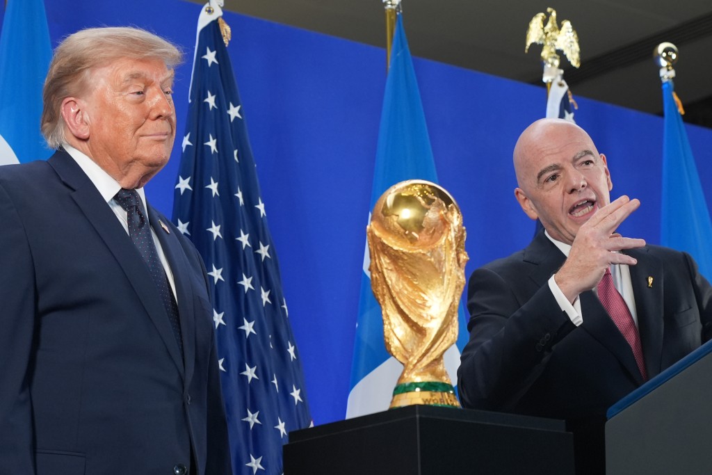 白宫官员周五将与国际足协（FIFA）主席恩芬天奴（Gianni Infantino）会面，商讨纽约—新泽西一带山火烟雾可能带来的健康风险。美联社