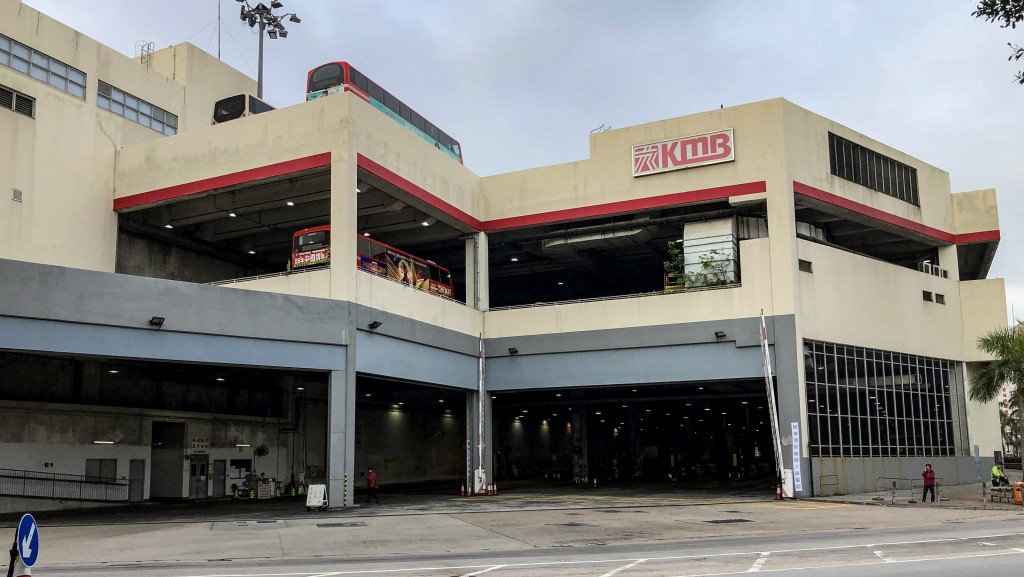 九巴上月中起於荔枝角車廠率先試行開放予電動車充電，按充電量計算相關費用，電費約為每度電2.6元。