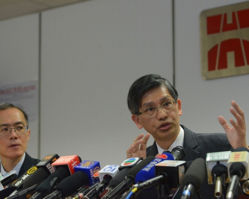 路政署署長鍾錦華與首席政府工程師江大榮下午會見傳媒。