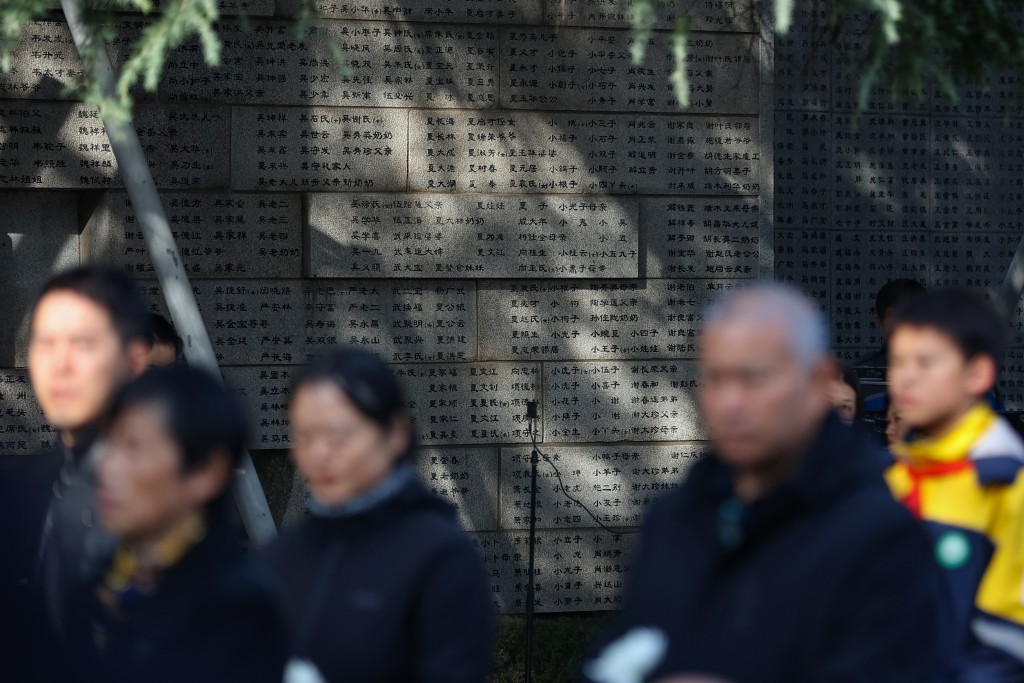 南京大屠殺死難者家庭祭告活動。中新社 南京大屠殺死難者家庭祭告活動。中新社