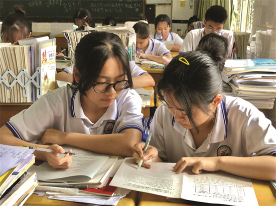 學生多年準備就為高考取得好成績。湛江日報 學生多年準備就為高考取得好成績。湛江日報