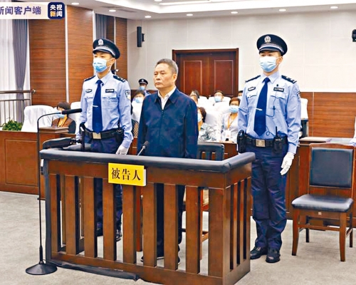 前上海公安局长龚道安贪案开庭。