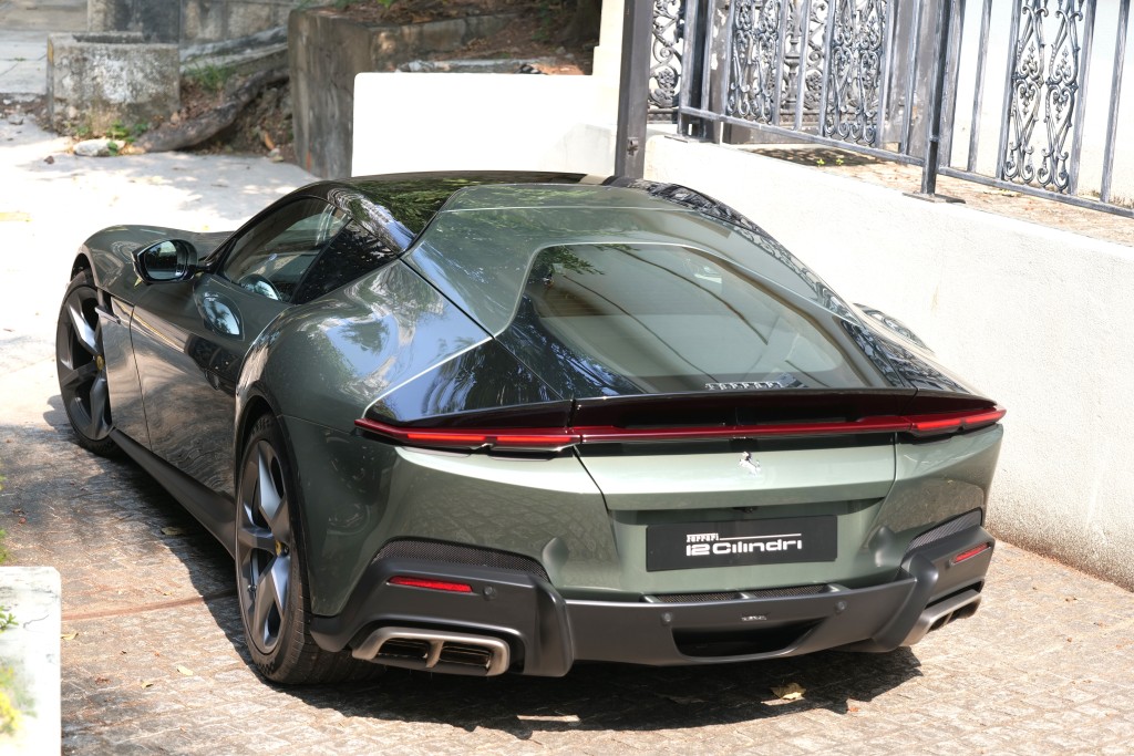法拉利Ferrari 12Cilindri香港首試：車尾Delta Wing三角窗造型是話題所在。