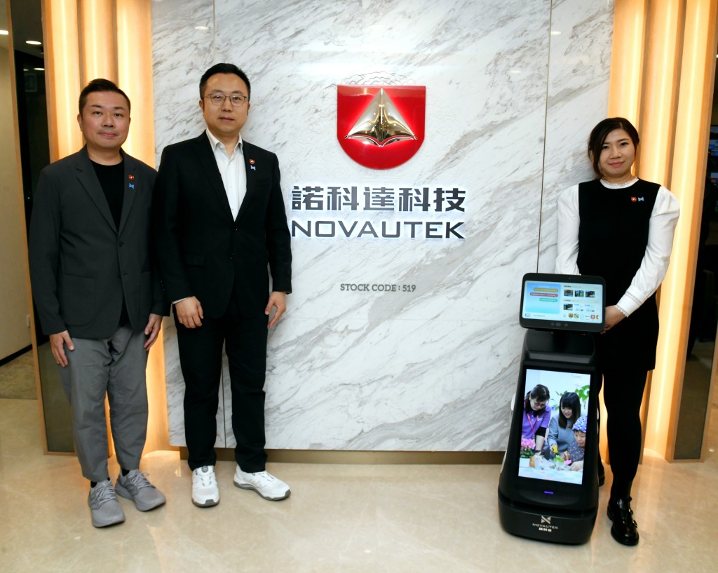 左起：諾科達科技首席營運官趙傑文；行政總裁王春生；首席財務官兼公司秘書陸珊。 何健勇 攝