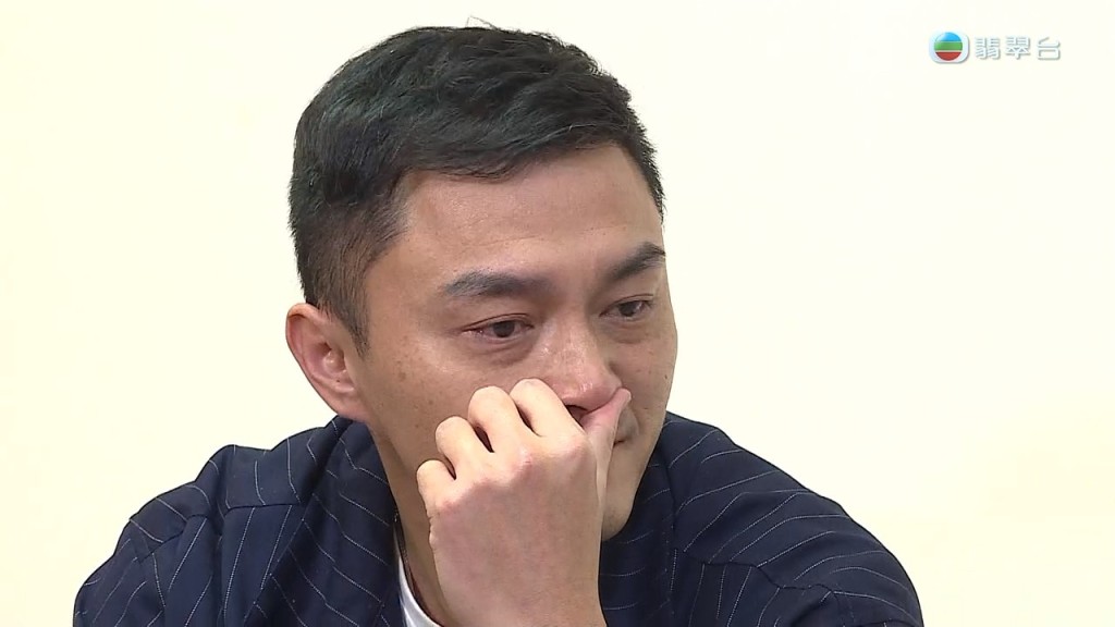 杨明出狱当日回TVB接受访问，提到家人、女友多次感触爆喊。