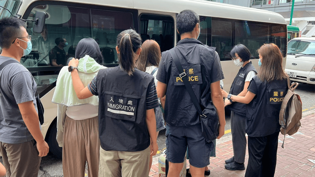 警聯入境處屯門反非法勞工 3內地女被捕