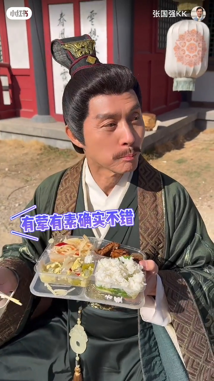 張國強指飯盒有肉有菜，已經算不錯了。