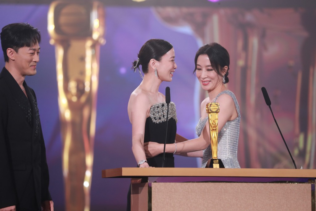 佘诗曼与杨茜尧演过好姊妹。  ​