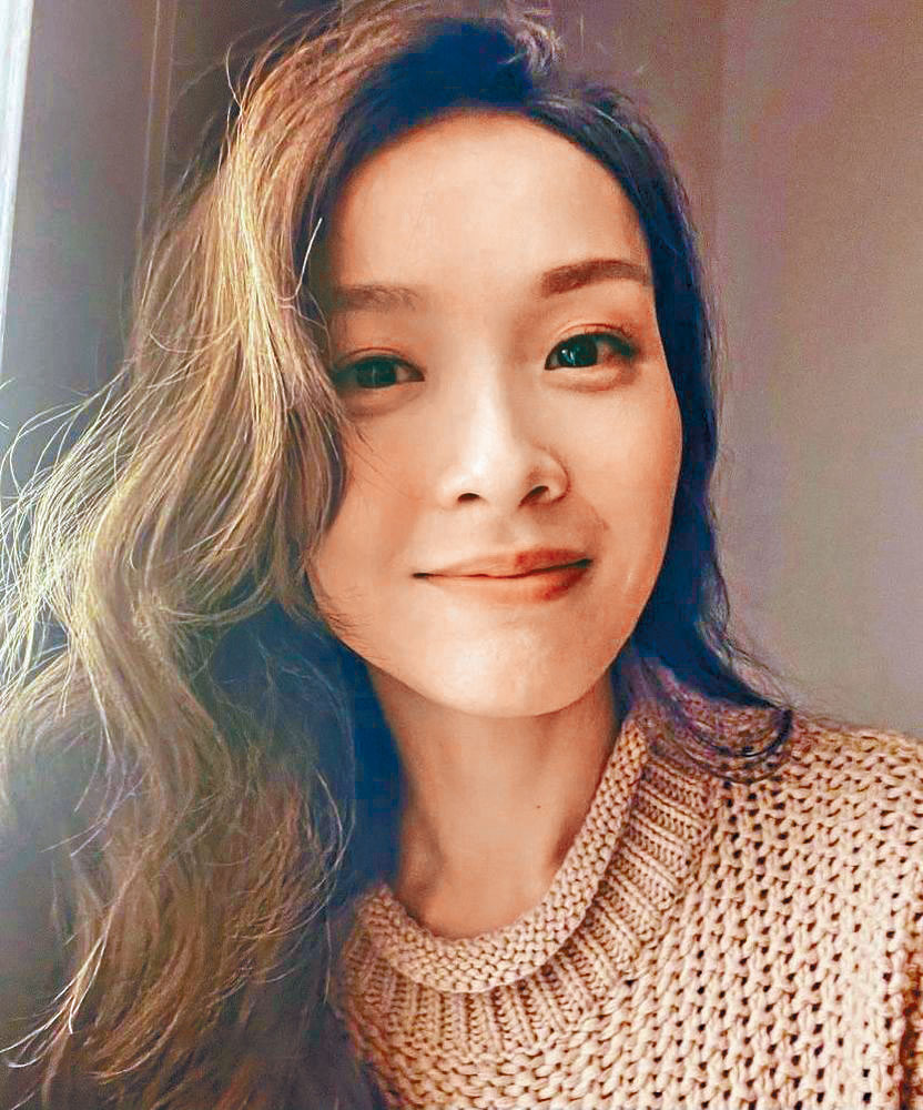 李佳芯被小学同学爆真名及旧相。