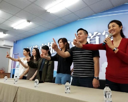 候選人團隊呼籲年輕人與首投族挺身而出。網上團隊
