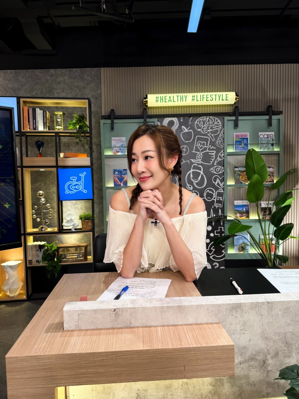 朱智賢去年離巢後,為HOY TV《 健康關注組》擔任主持。 朱智賢去年離巢後,為HOY TV《 健康關注組》擔任主持。