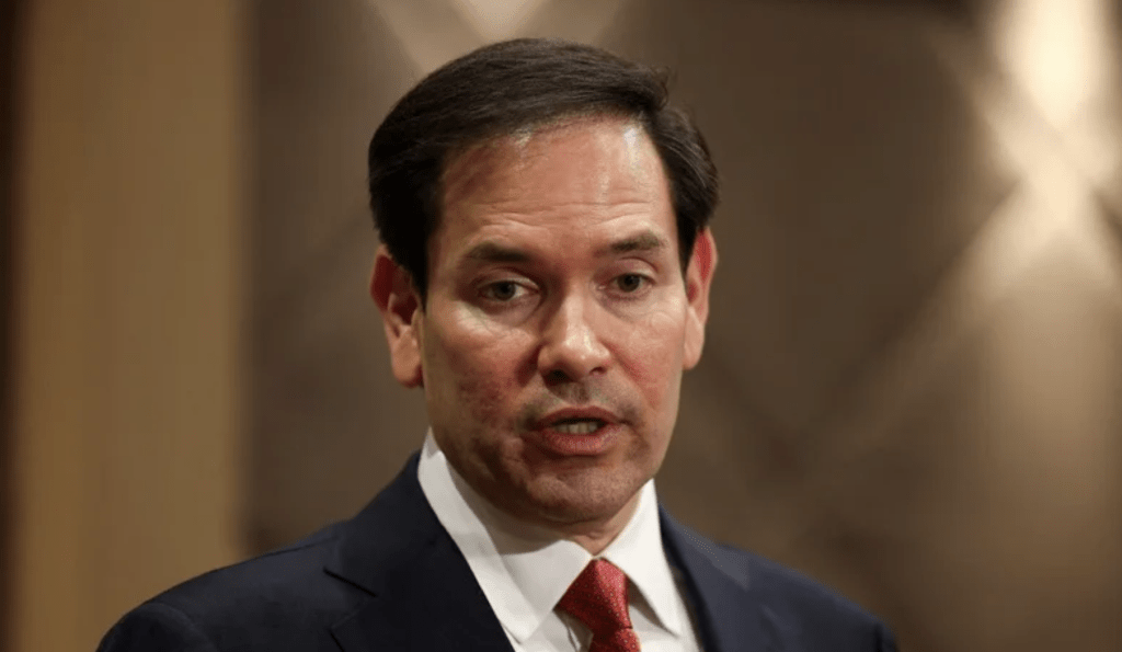 据美国霍士新闻14日报道，美国国务院将暂停办理75个国家的所有签证「以打击那些可能成为公共负担的申请对像」。图为国务卿鲁比奥。