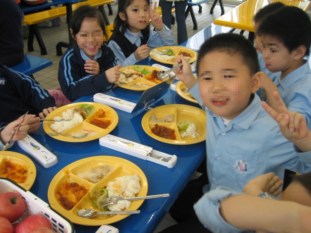 网民回应：活力最好食又大份 转左帆船XXX 3+2+1 我XXXX餐餐都食唔饱。（图片来源：活力午餐网站 ）