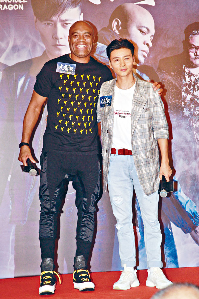 張晉跟拳王Silva在電影中有連串對打場口。