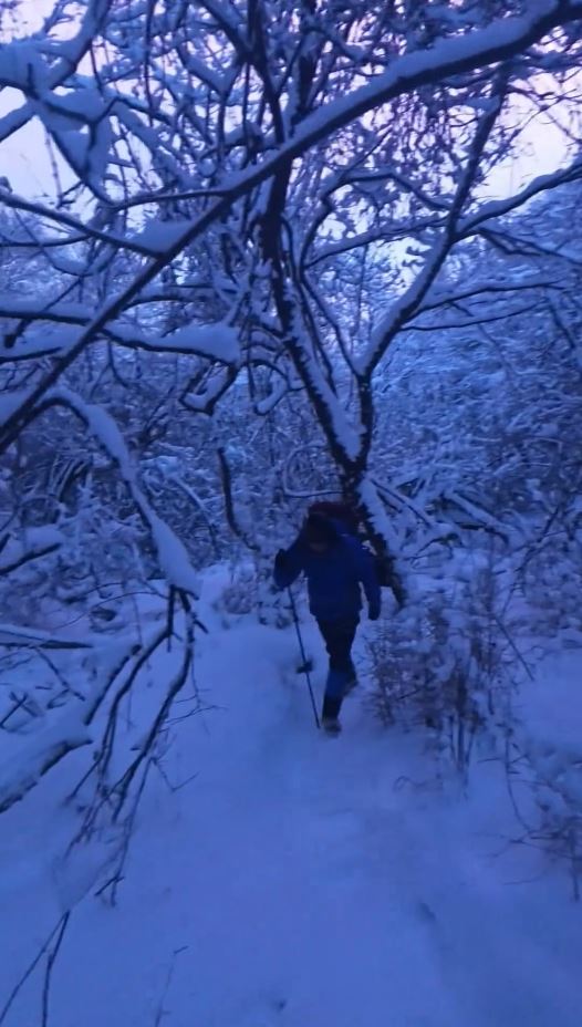 5人違規穿越鰲太線，將手機調至「飛行模式」，阻礙搜救最終3人罹難。