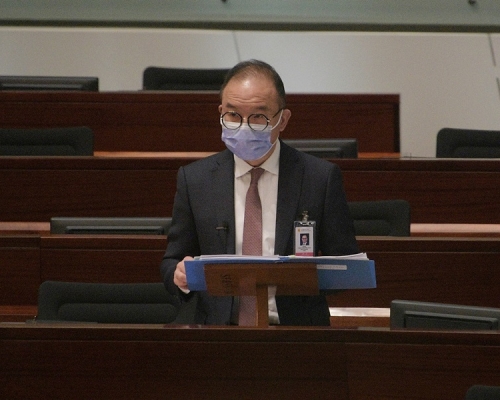 曾國衛表示私隱專員公署已去信WhatsApp,就修訂條款事件作溝通。資料圖片