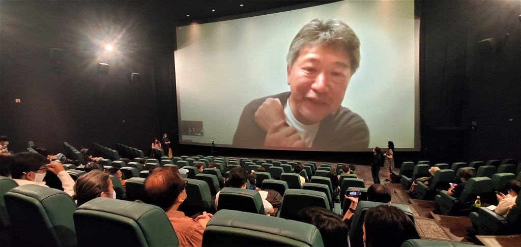 由于香港票房报捷 ,导演是枝裕和越洋谢票。