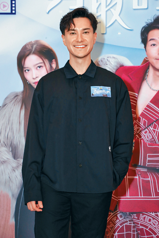 朱仔否認和陳曉華同居，但不介意以情侶檔工作。