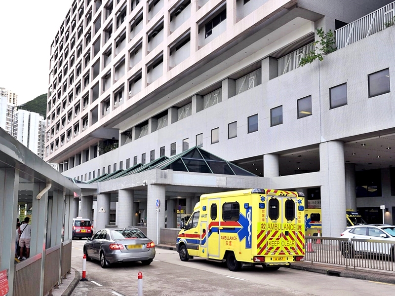 男事主清醒被送往東區醫院治理。資料圖片