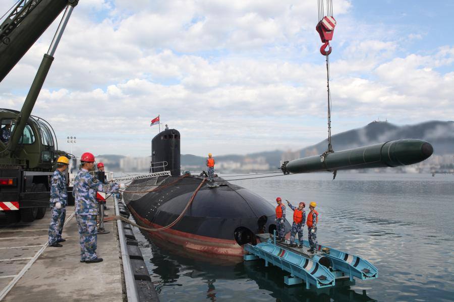 「基諾」潛艇加裝魚雷。
