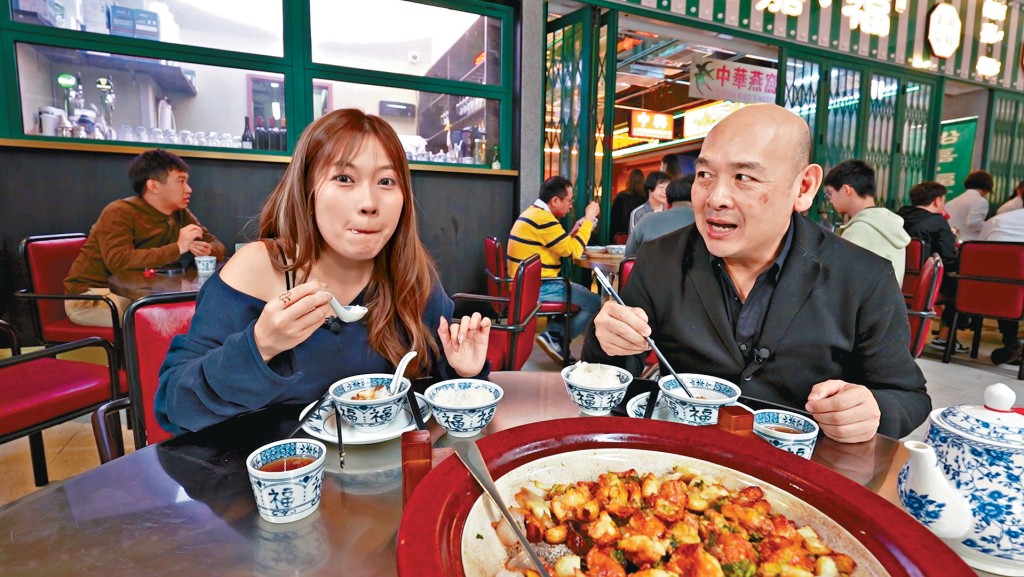 波波反客為主，帶KC歎美食。