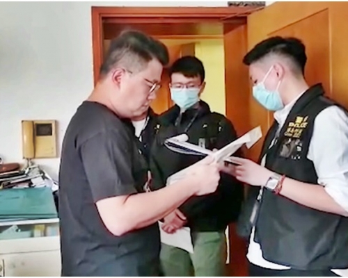7名被捕人士包括尹兆堅(左)。圖為尹兆堅被捕情況。尹兆堅fb截圖