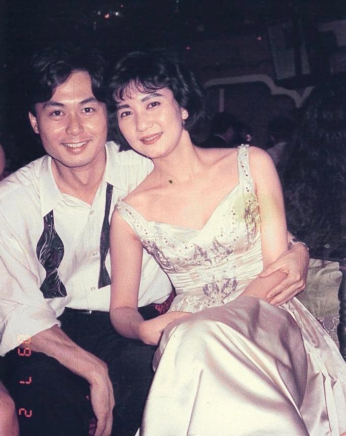 乐易玲在1993年与陈君毅拉埋天窗。 