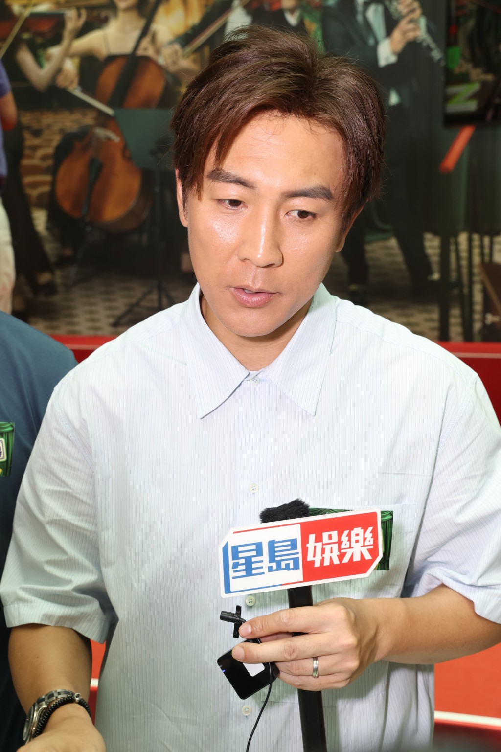 譚俊彥十分喜歡《麻雀樂團》劇本，有日揸車，突然監製來電稱該劇擱置，要先拍《企業強人》。