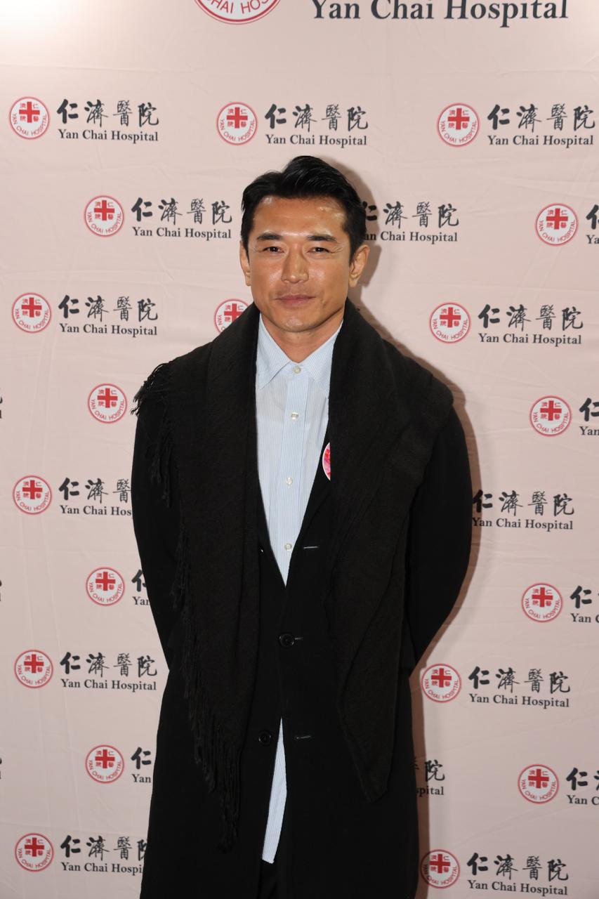 黃長興從事盆菜生意，形容屬中小型。