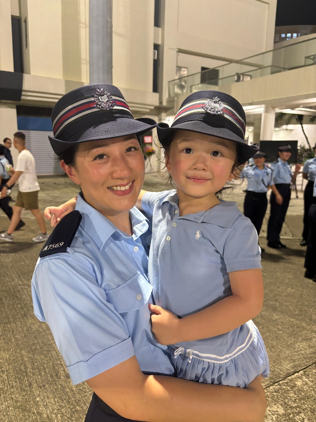 陈沚抒早前参与辅警周年训练，其女儿亦有到场支持。