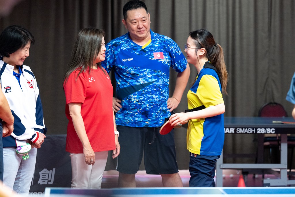 羅淑佩與乒乓球運動員見面。香港體育學院 Facebook 圖片 羅淑佩與乒乓球運動員見面。香港體育學院 Facebook 圖片
