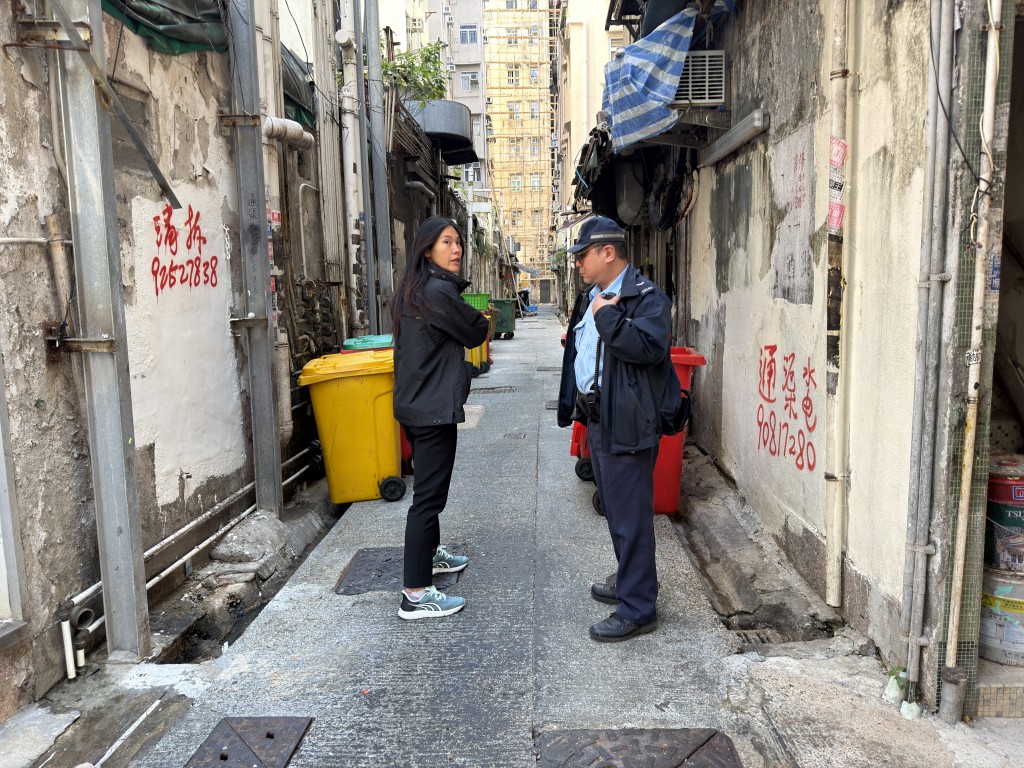 案件交由深水埗警區刑事調查隊第10隊(動物專隊)跟進。 案件交由深水埗警區刑事調查隊第10隊(動物專隊)跟進。