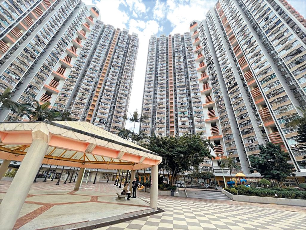 青衣長安邨鄰近港鐵青衣站，交通便利。