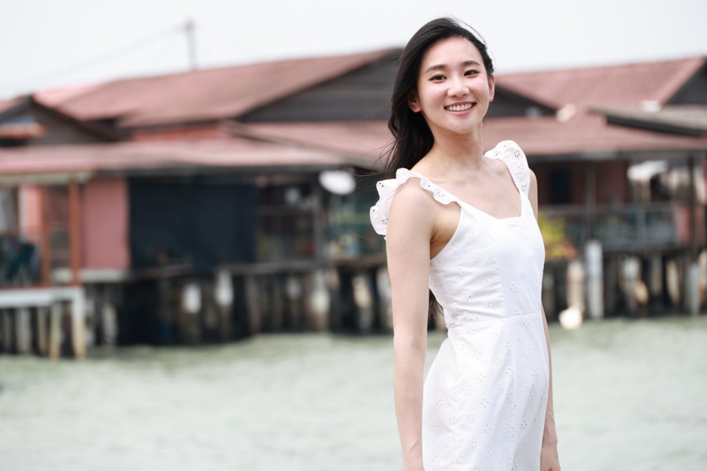 袁文靜參選港姐時,報稱職業為香港科技大學項目經理。 袁文靜參選港姐時,報稱職業為香港科技大學項目經理。