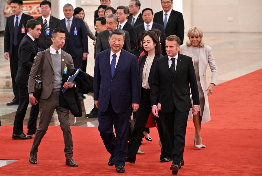 國家主席習近平會見訪華的法國總統馬克龍。 美聯社